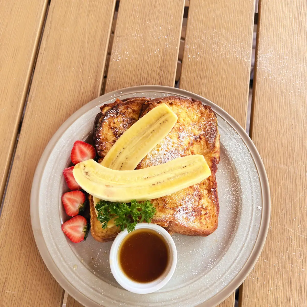 아오낭 Thongyib Thongyod Brunch & Cafe의 베리 바나나 프렌치토스트