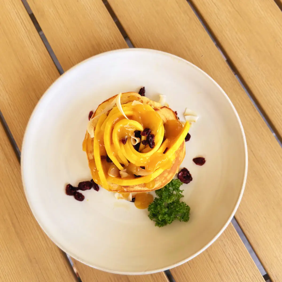 아오낭 Thongyib Thongyod Brunch & Cafe의 Coco Mango Pancakes